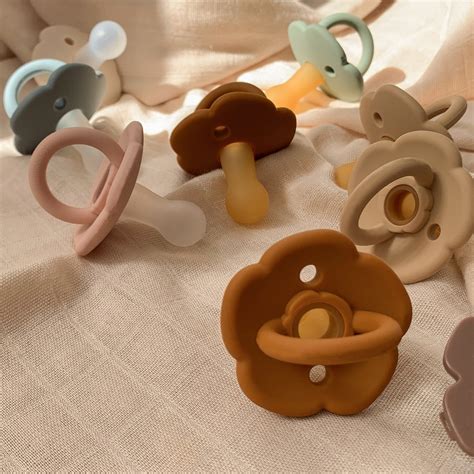 Pacifier Usage Guide for Soothing Babies | Moonkie