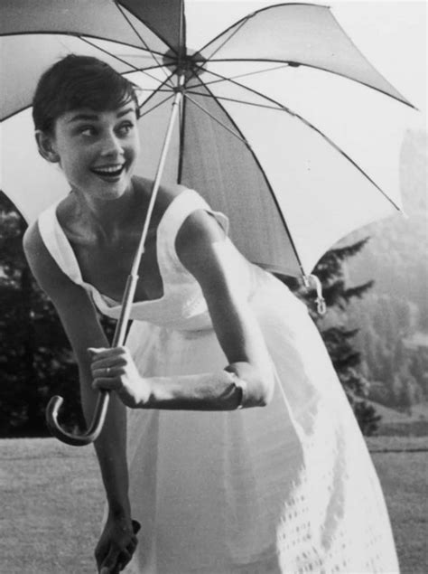 30 Photos of Audrey Hepburn When She Was Young
