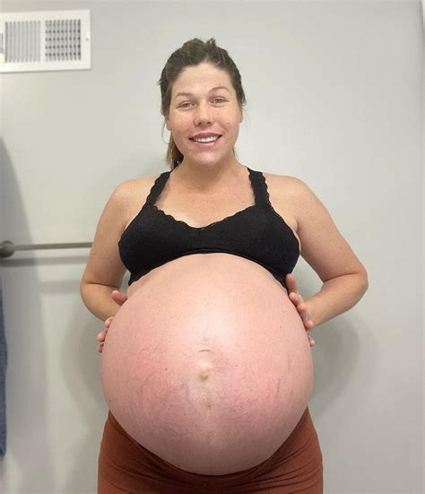 Big Belly Preggos on Twitter: "Amazing round belly 😍 #preggo #pregnant ...