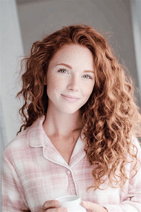 How to Sleep With Curly Hair: Easy Tips for Curly Hairstyles ...