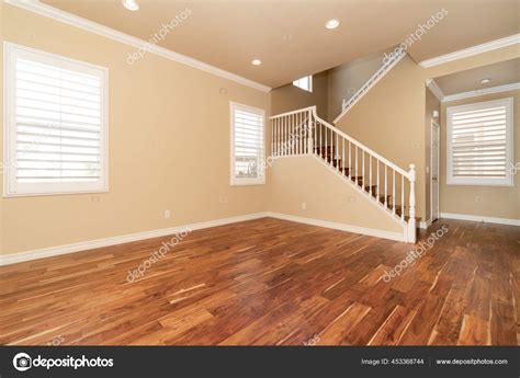 Modern Floor Molding