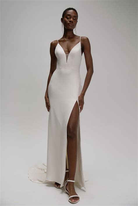 Petite long dresses for wedding: Effortless Style for Celebration