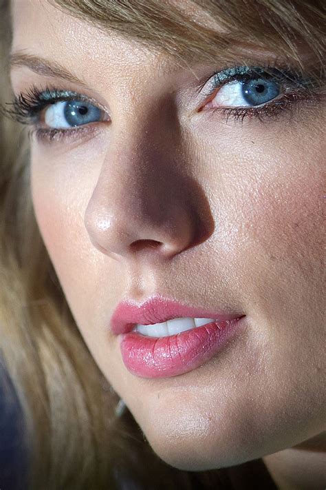 Color Taylor Swift Eyes