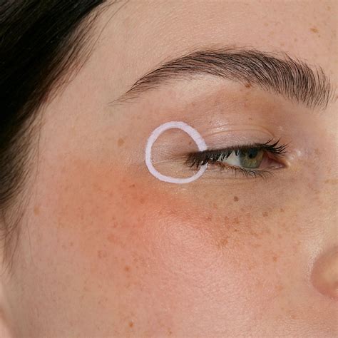 Pin by miz on makeup | Graphic makeup, No eyeliner makeup, Eye makeup art