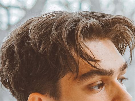 Center Part Hairstyles How To Style Middle Part Hair For Guys: 12