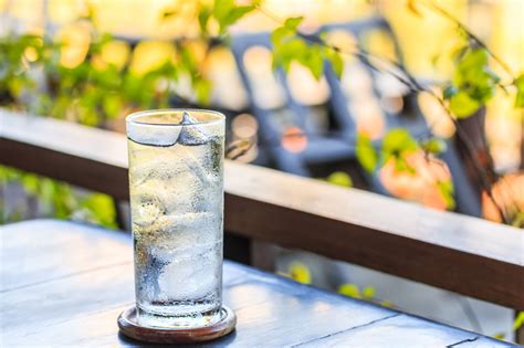 5 Health Benefits Of Ice Cold Water | Ice Cube Facts