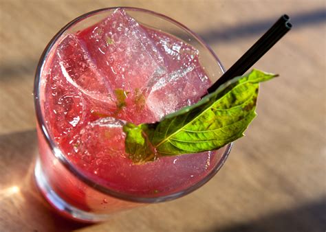 Commonwealth Tavern | Bars in North Center, Chicago