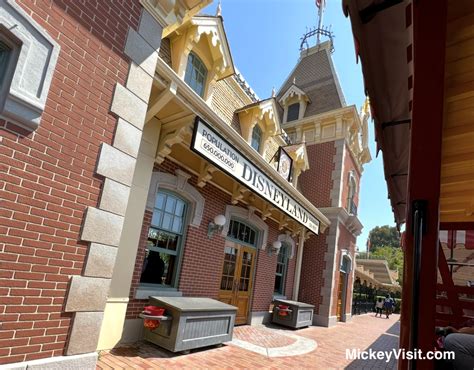 BEST Ways to Get From John Wayne Airport (SNA) to Disneyland