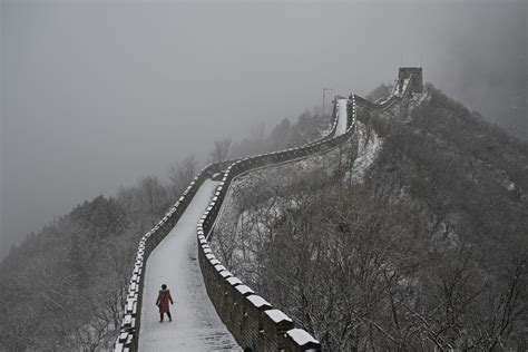 China deports Japanese tourists over Great Wall buttocks pic