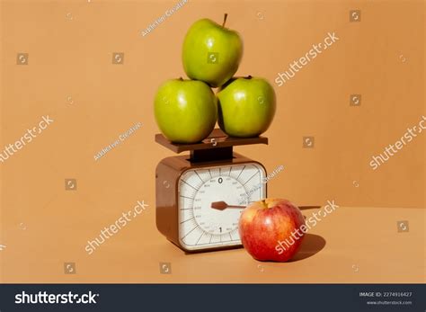 Scale Con Calorie Royalty-Free Images, Stock Photos & Pictures ...