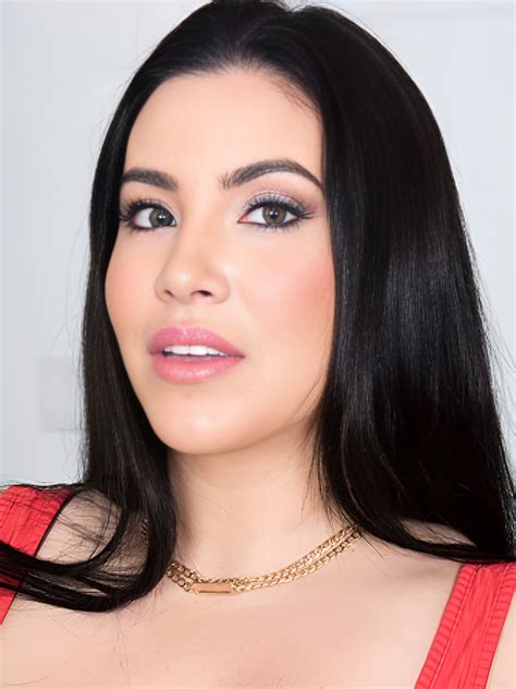 Korina Kova (Model) Height, Weight, Wiki, Age, Bio, Boyfriend, Photos, Career and More