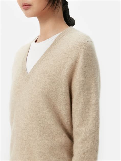 Warm Grey Organic V-Neck Cashmere Sweater for Women | GOBI US