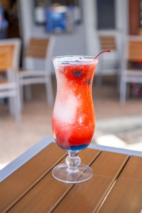 Mad Pub | Madeira Beach Bar & Pub