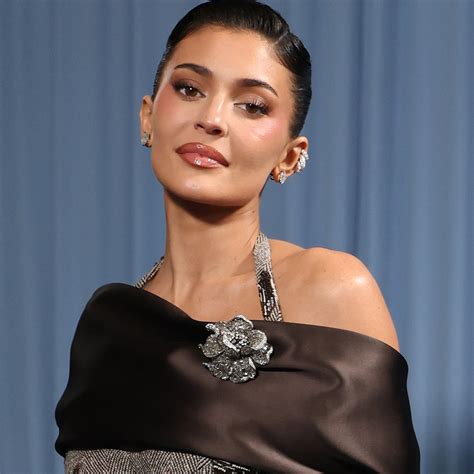 Kylie Jenner Displays Personalized Christmas Wrapping Paper Featuring ...