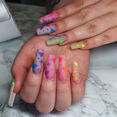 15 Bright Neon Nail Designs - Wonder Forest
