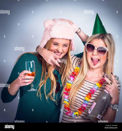 Girls night out drunk hi-res stock photography and images - Alamy