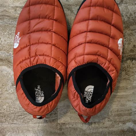 Orange the north face slippers very comfortable. - Depop