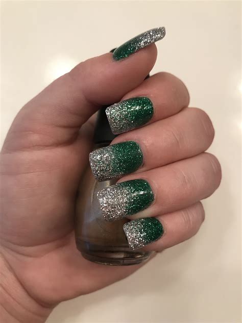 Christmas nail dip | Holiday nails christmas, Cute christmas nails ...
