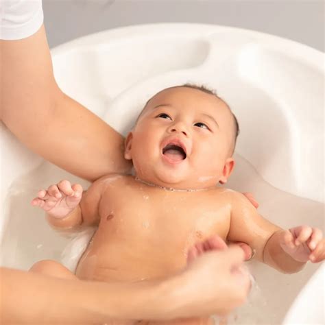 7 Essential Tips For Bathing Newborn Safely And Comfortable