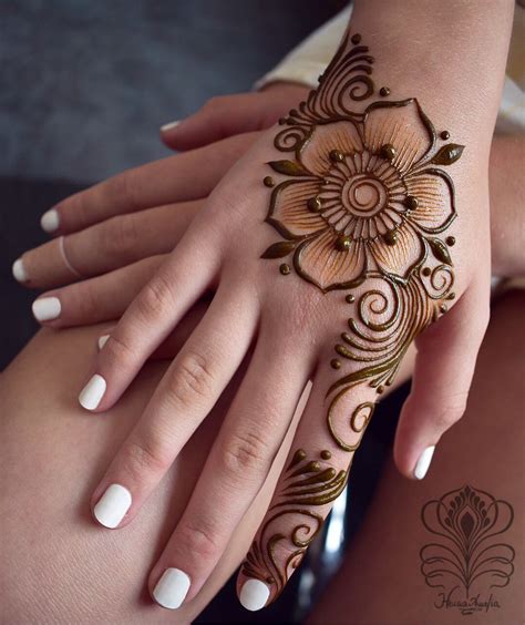 Floral #henna #hennaart #hennatattoo #hennadesign #hennafun # ...
