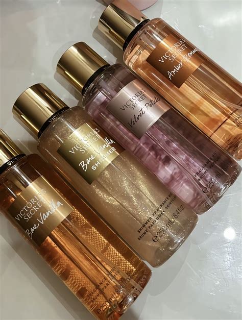 Pin de SL⚡️ em | inspo | Produtos de maquiagem, Produtos de beleza, Perfume victoria secret