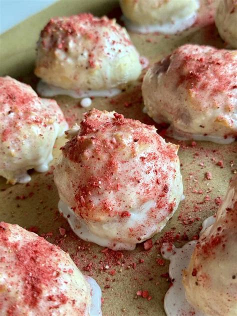 2 Ingredient Strawberry Donut Holes - Hungry Happens