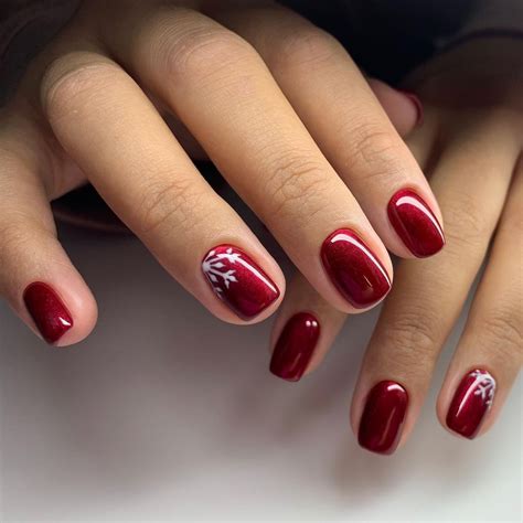 Nails With Christmas Design