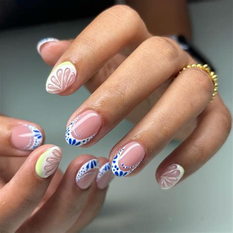 25 Bright Mexico Nail Designs That Wow - CreativeBooster