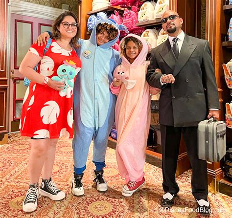 The Family Halloween Costume That Blew Us Away in Disney World - Disney ...