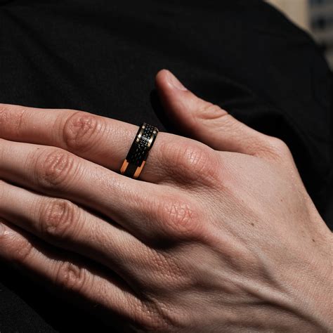 Black friday mens wedding rings | Beachweddingtips.com