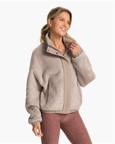Cozy Sherpa Jacket | Women's Graphite Fleece Jacket | Vuori