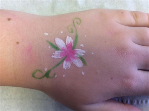 Face Painting Easy Flower 10+ Cool Face Paint Ideas For Kids – Tulip