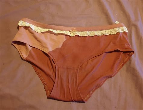 Happy wet valentines day! Here's a photo set of me being a lazy girl wetting the bed again on ...