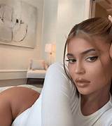 Kylie Jenner Says She Spends Her Days on 'Zoom Meetings' in Sexy ...