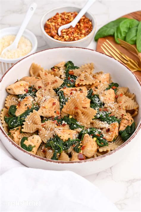 Healthy Chicken Spinach Pasta in 15 Minutes