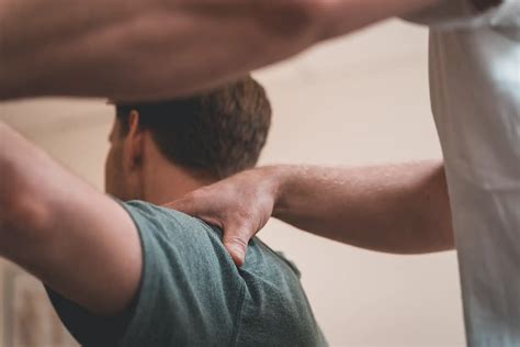 What Does a Shoulder Fracture Feel Like? - John Costouros, MD
