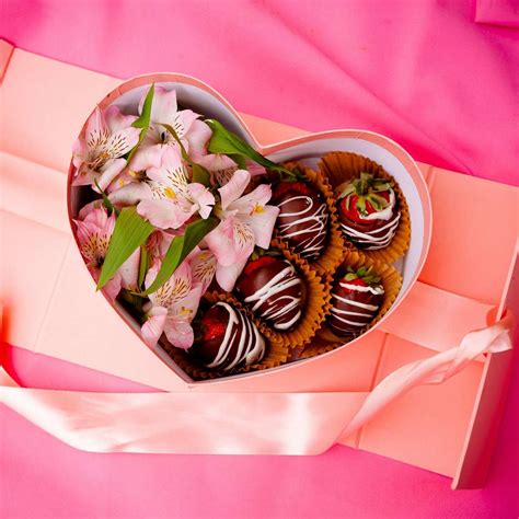 chocolate covered strawberries - sliding puzzle on SlidingTiles