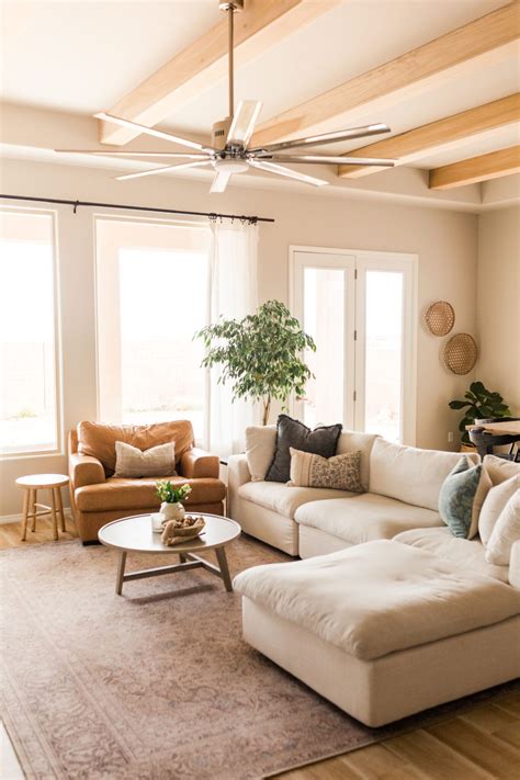 Neutral living room white couch details – Artofit