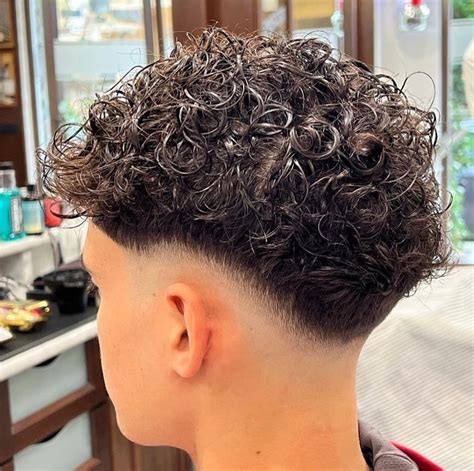 Low Fade Curly Hair, Fade Haircut Curly Hair, Low Taper Fade Haircut ...