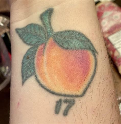 3 week old peach vs 6 year old peach : r/agedtattoos