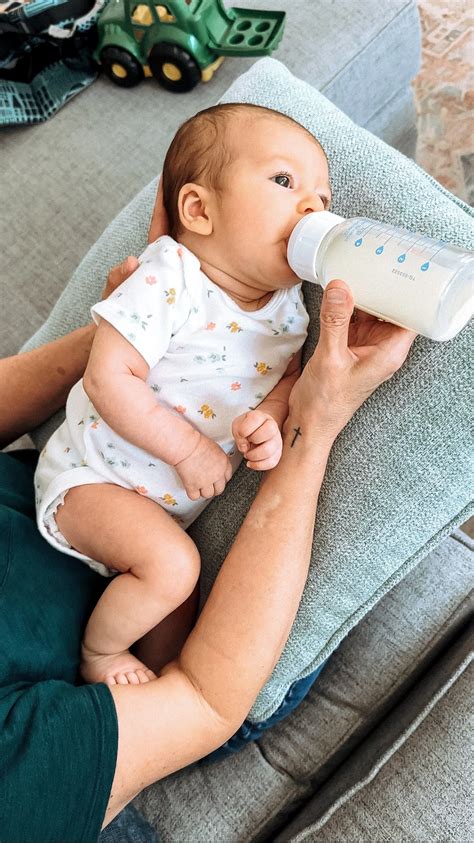 How to Bottle Feed Your Baby — Eat Play Say