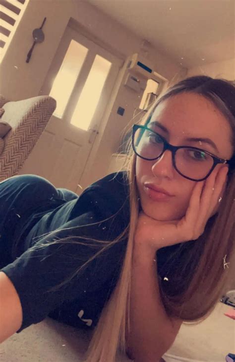 little selfie with glasses : r/LegalTeens