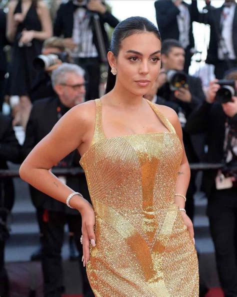Georgina Rodríguez apuesta por un espectacular vestido dorado para brillar en Cannes ...