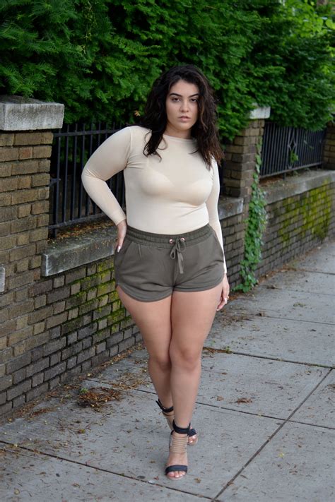 Nadia Aboulhosn!! I absolutely love her blog!!!! | apparel | Pinterest | Nadia aboulhosn, Curvy ...