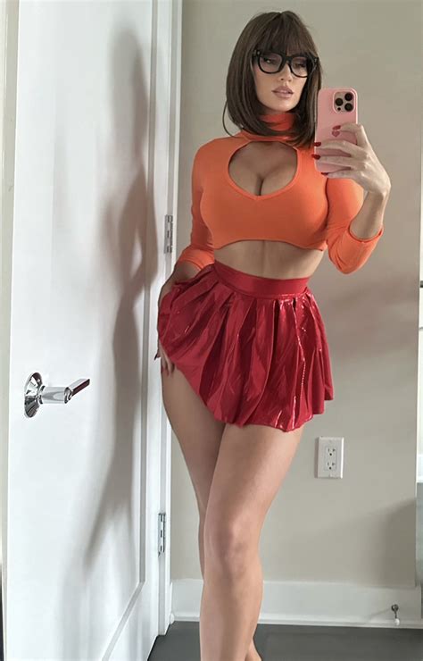 Paige Spiranac finishes epic Halloween run with 'Baywatch' look