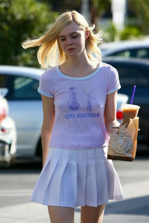 Elle Fanning : r/braless