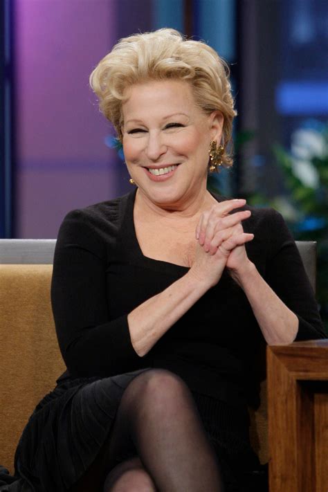 Downloaden Bette Midler 2000 X 3000| Wallpapers.com