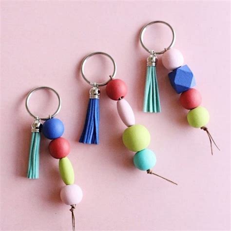 10 DIY Beaded Keychain Ideas To Keep The Keys Organized - Clairea Belle ...