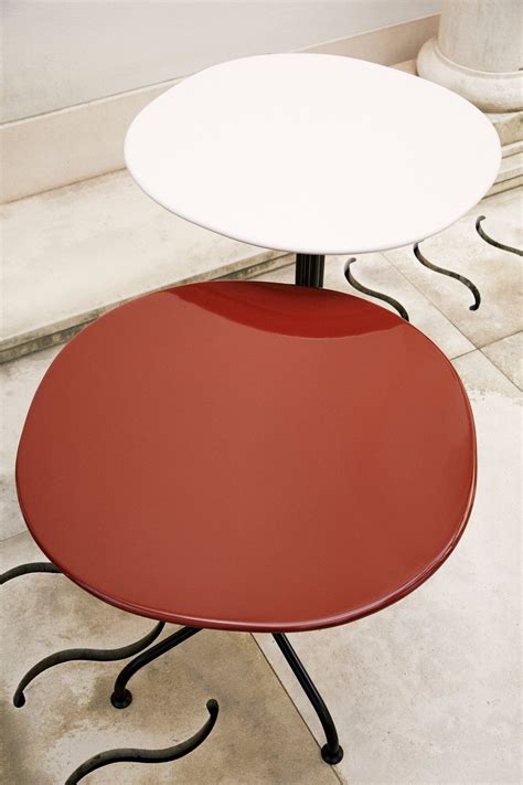 GUBI Carmel Bistro lounge table, 75 x 75 cm, black - rock red | Finnish ...