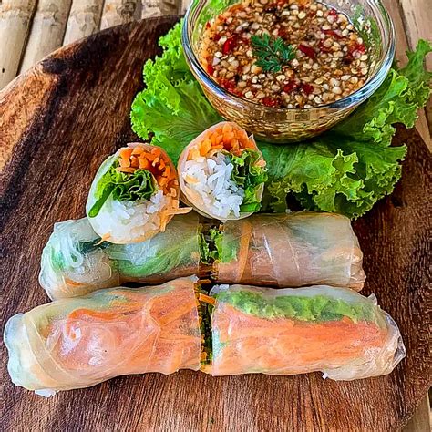 Thai Fresh Spring Rolls Recipe (Rice Paper Rolls)